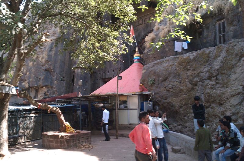 File:Ekavira Mata Mandir Mumbai.jpg