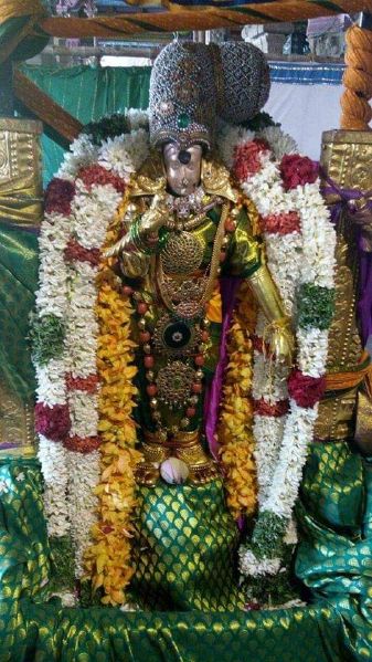File:Madurai Meenakshi temple Deity.jpeg